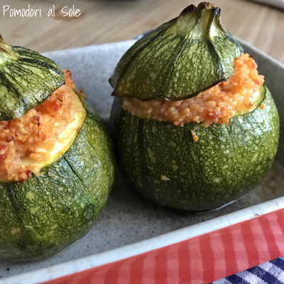 featured image thumbnail for post Zucchine ripiene di couscous con paprika e pecorino