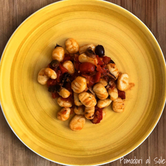 featured image thumbnail for post Gnocchi di patate rossi ai funghi porcini ed olive taggiasche