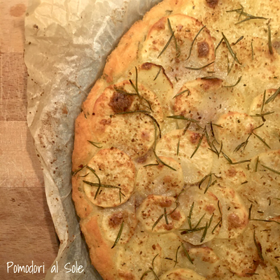 featured image thumbnail for post Focaccia di tapioca con patate e salsiccia