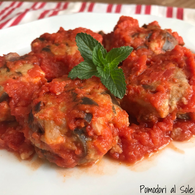 featured image thumbnail for post Polpette di melanzane e feta al sugo